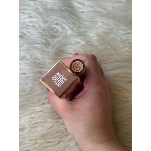 Jeffree Star Cosmetics The Gloss Silk Robe - Picture 6 of 6